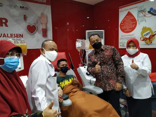 Donor Plasma Konvalesen didampingi Walikota Surabaya