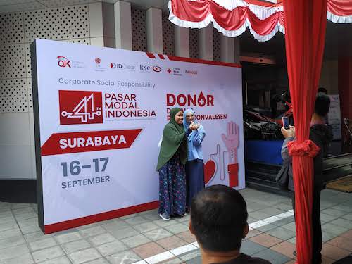 Peserta donor darah Pundi Amal Peduli Kasih Surabaya pada 16 September 2021